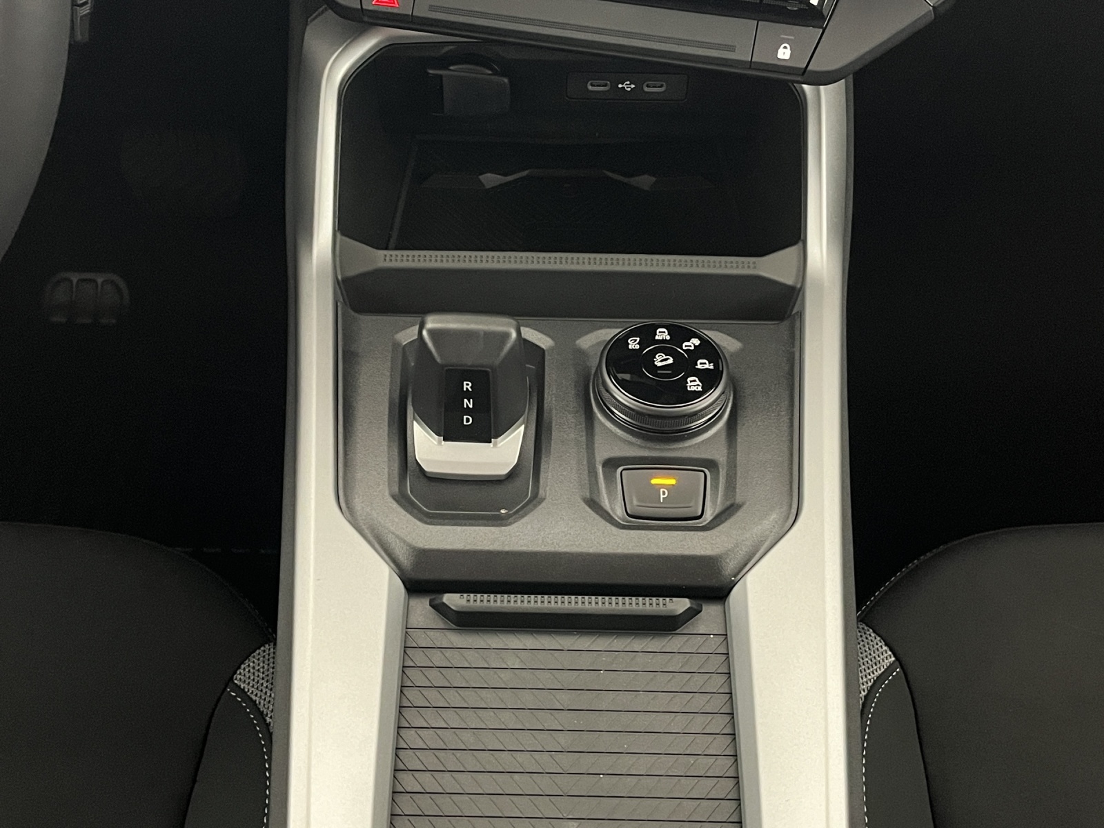 DACIA Bigster 1.2 Hybrid Journey 4WD-image-13