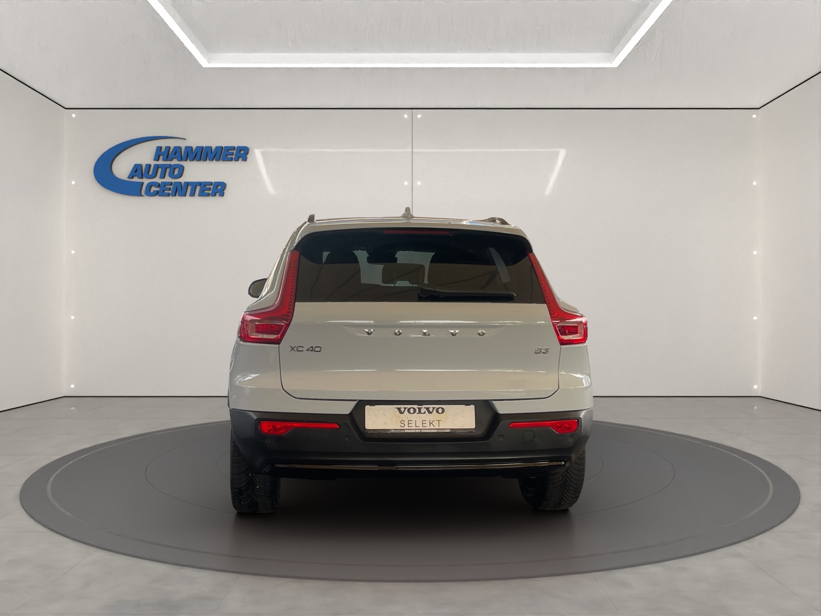 VOLVO XC40 2.0 B4 MH Plus Dark-image-7