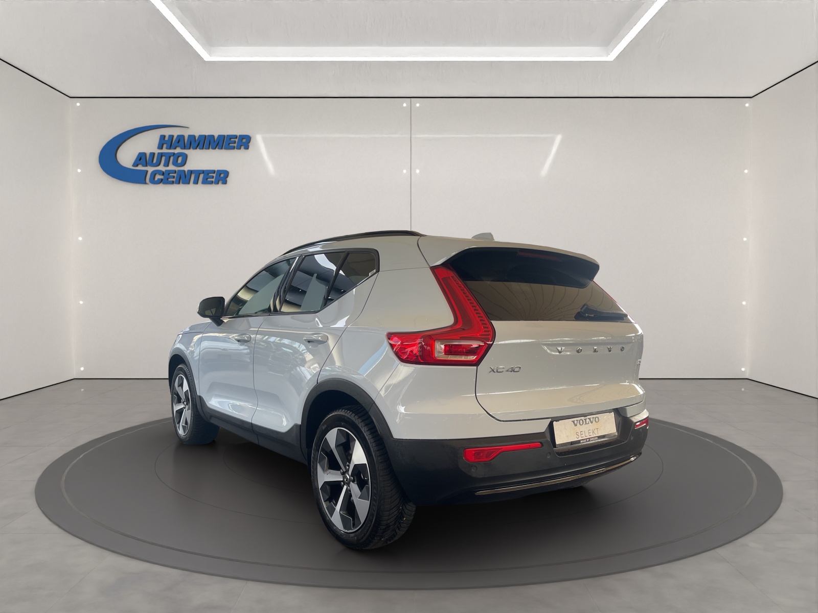 VOLVO XC40 2.0 B4 MH Plus Dark-image-4