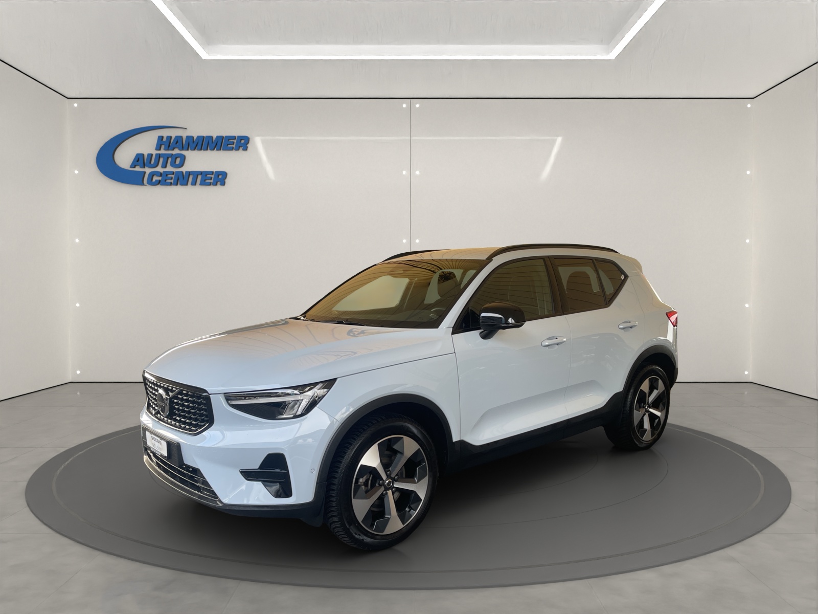 VOLVO XC40 2.0 B4 MH Plus Dark-image-0