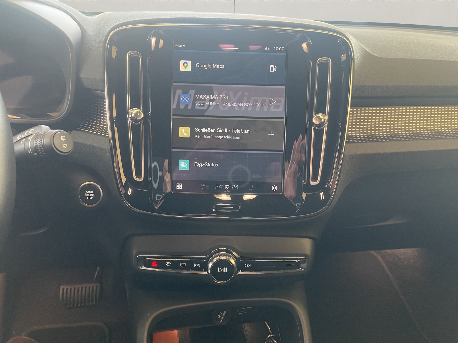 VOLVO XC40 2.0 B4 MH Plus Dark-image-11
