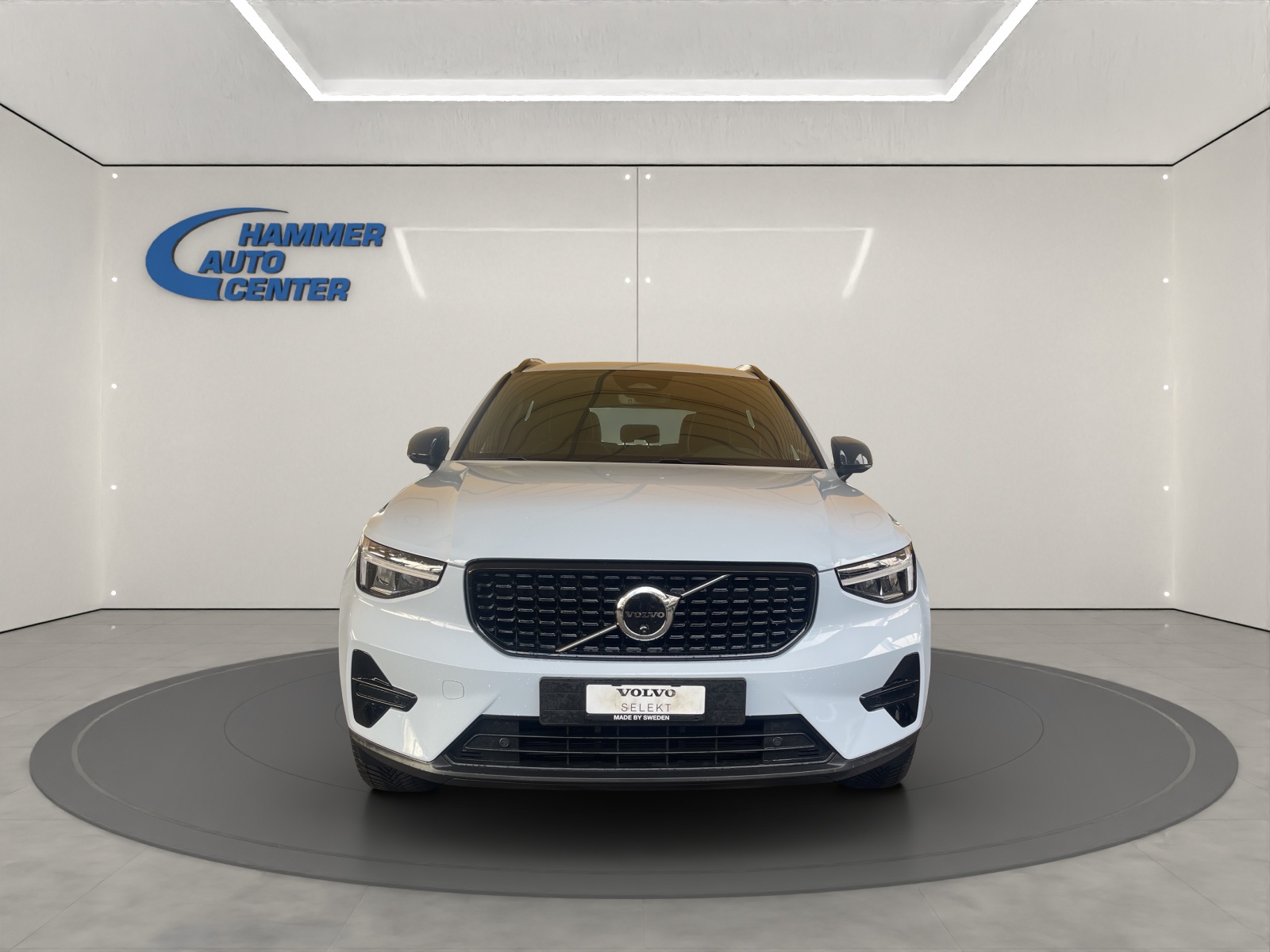 VOLVO XC40 2.0 B4 MH Plus Dark-image-6