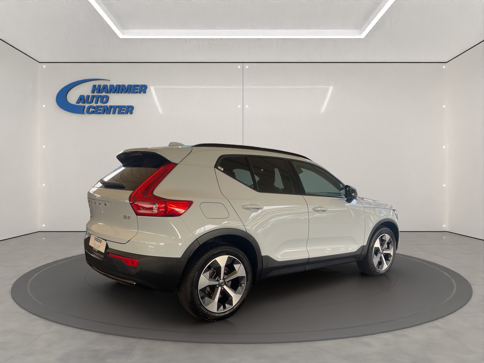 VOLVO XC40 2.0 B4 MH Plus Dark-image-3