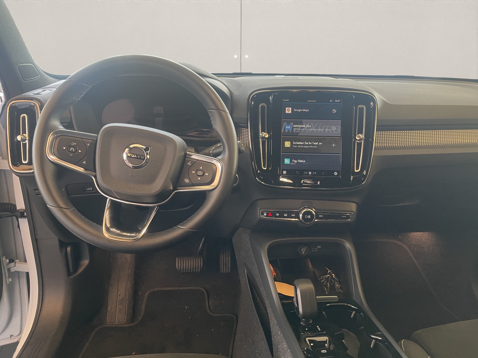 VOLVO XC40 2.0 B4 MH Plus Dark-image-13