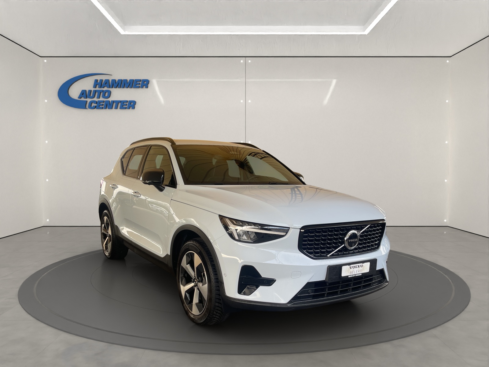 VOLVO XC40 2.0 B4 MH Plus Dark-image-5