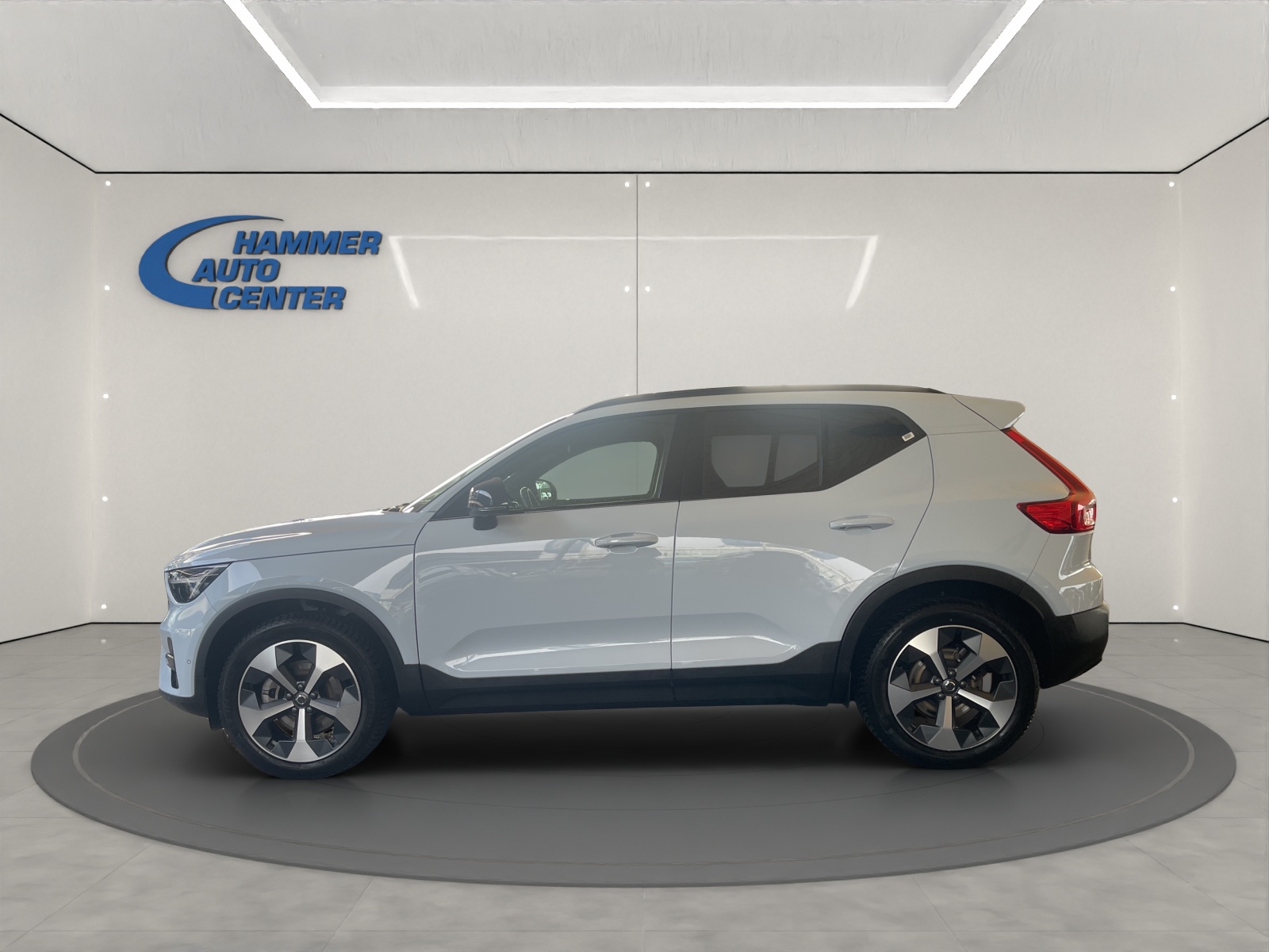 VOLVO XC40 2.0 B4 MH Plus Dark-image-1