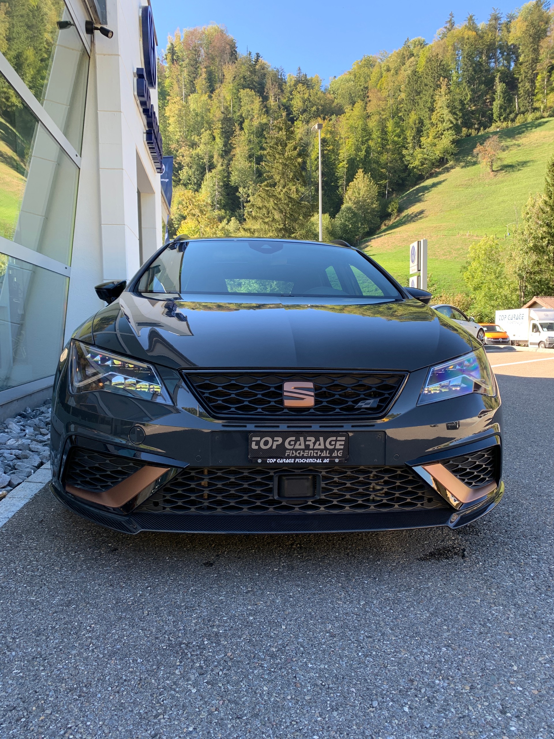SEAT Leon ST 2.0 TSI Cupra R 300 4 Drive DSG-image-1