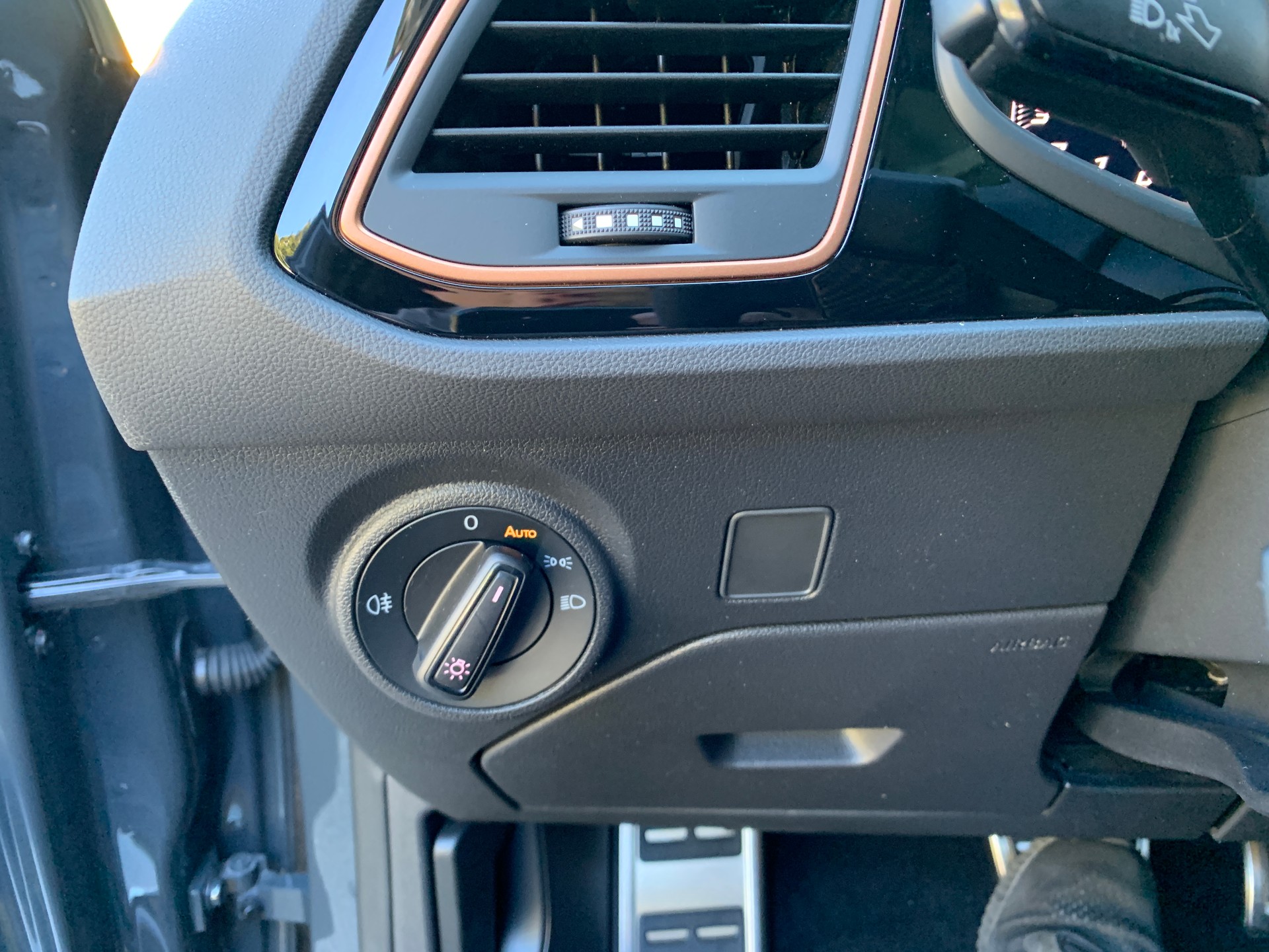 SEAT Leon ST 2.0 TSI Cupra R 300 4 Drive DSG-image-13