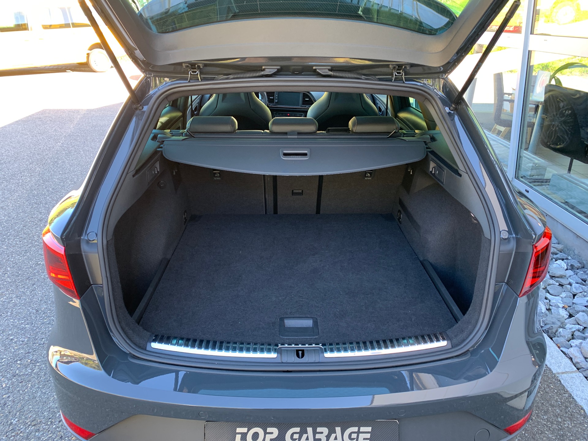 SEAT Leon ST 2.0 TSI Cupra R 300 4 Drive DSG-image-22