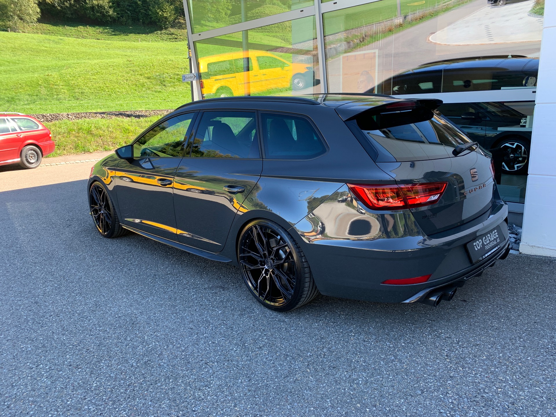 SEAT Leon ST 2.0 TSI Cupra R 300 4 Drive DSG-image-4