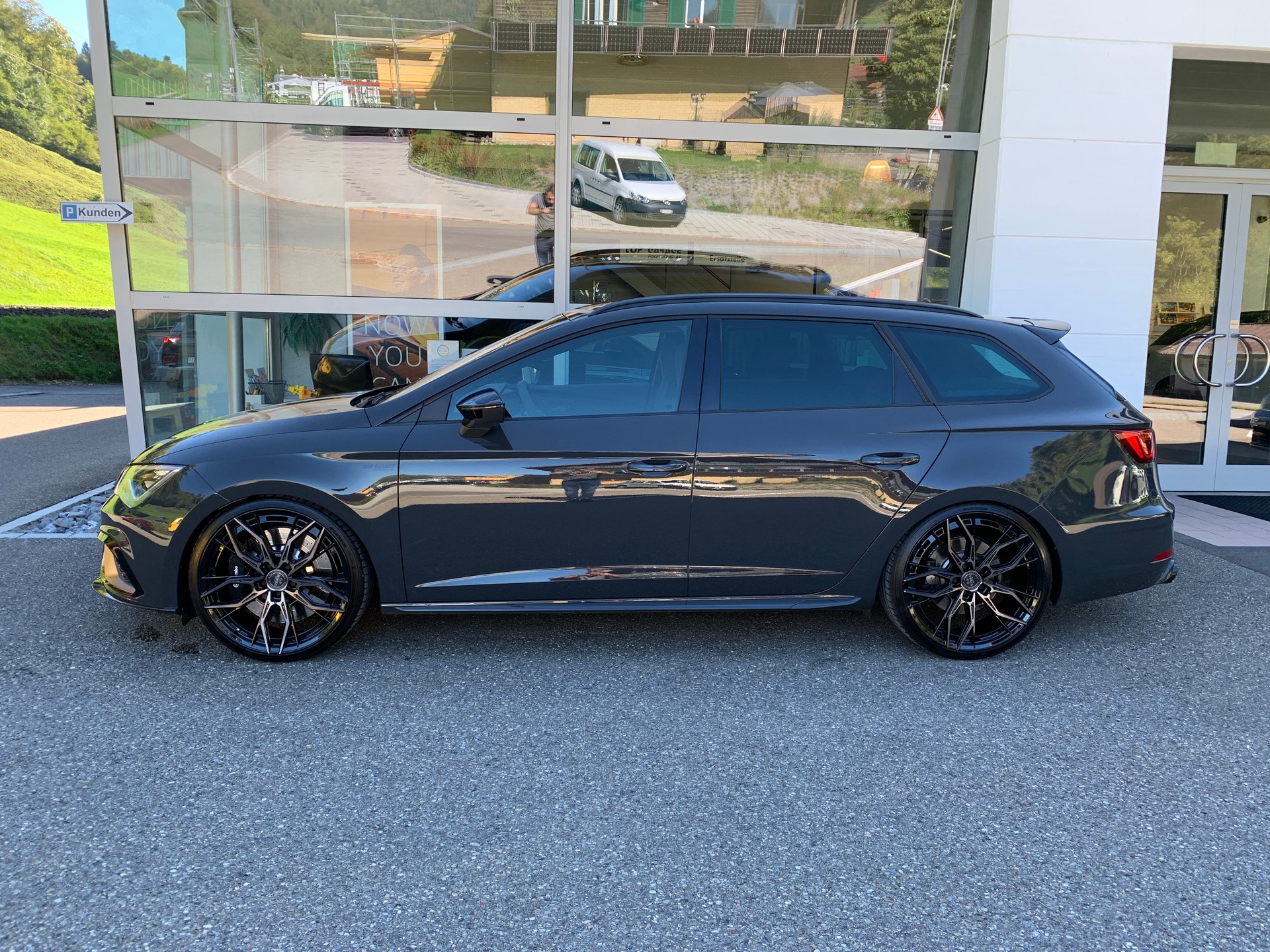 SEAT Leon ST 2.0 TSI Cupra R 300 4 Drive DSG-image-3