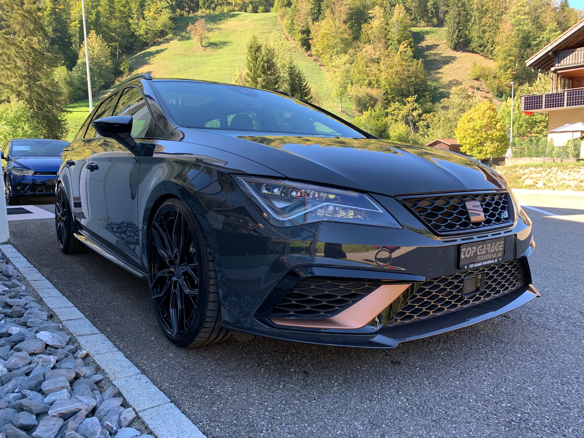 SEAT Leon ST 2.0 TSI Cupra R 300 4 Drive DSG-image-2