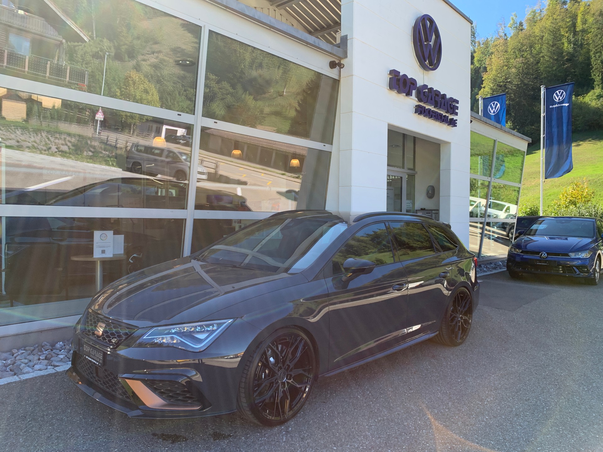 SEAT Leon ST 2.0 TSI Cupra R 300 4 Drive DSG-image-0