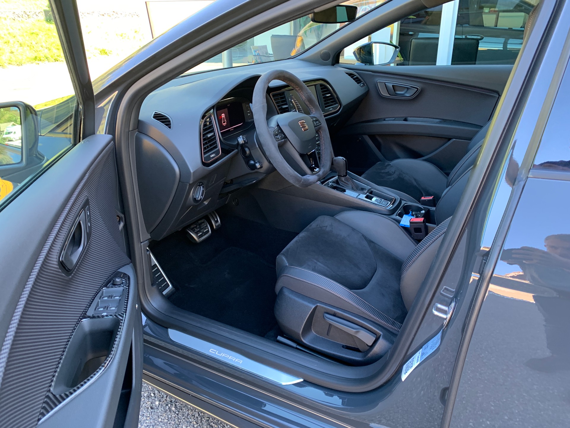 SEAT Leon ST 2.0 TSI Cupra R 300 4 Drive DSG-image-10