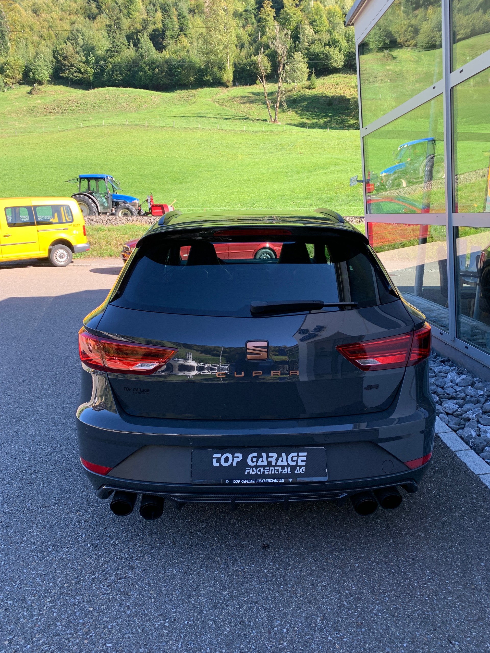 SEAT Leon ST 2.0 TSI Cupra R 300 4 Drive DSG-image-5