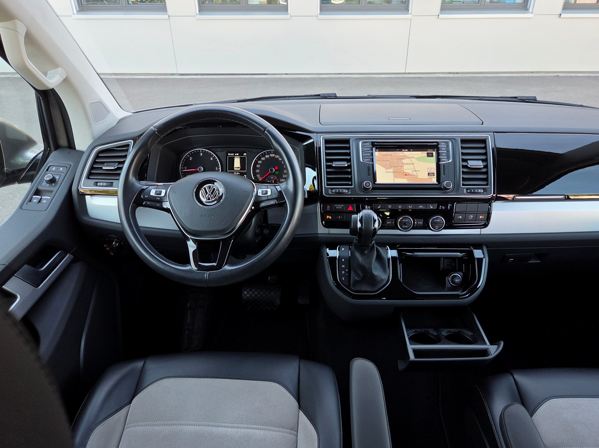 VW T6 Multivan 2.0 Bi-TDI Highline DSG (CH)-image-14