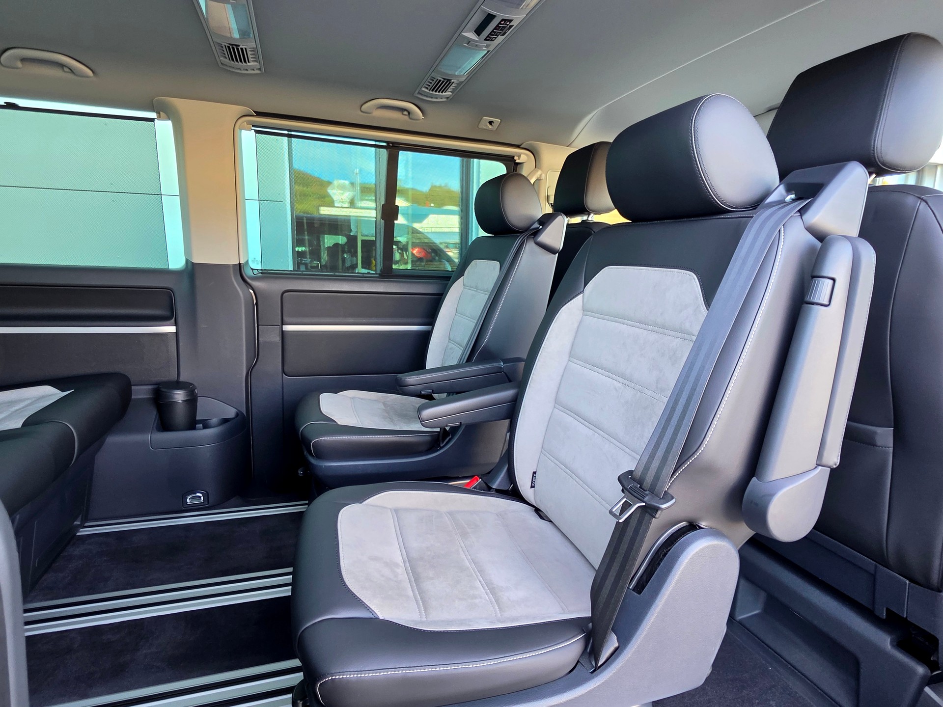 VW T6 Multivan 2.0 Bi-TDI Highline DSG (CH)-image-7
