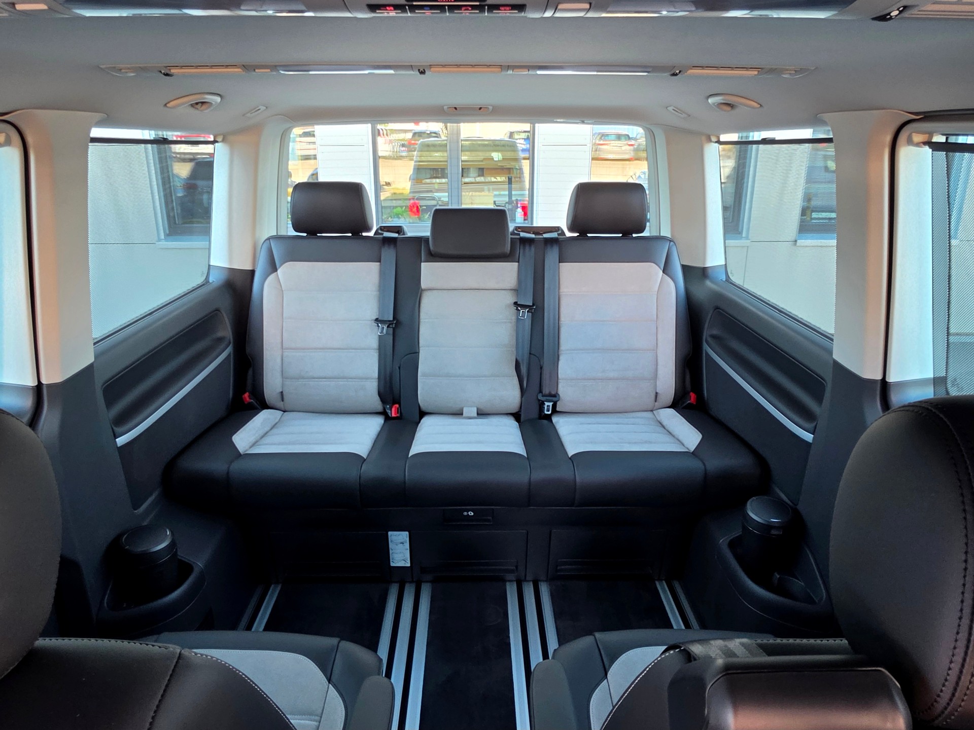 VW T6 Multivan 2.0 Bi-TDI Highline DSG (CH)-image-8