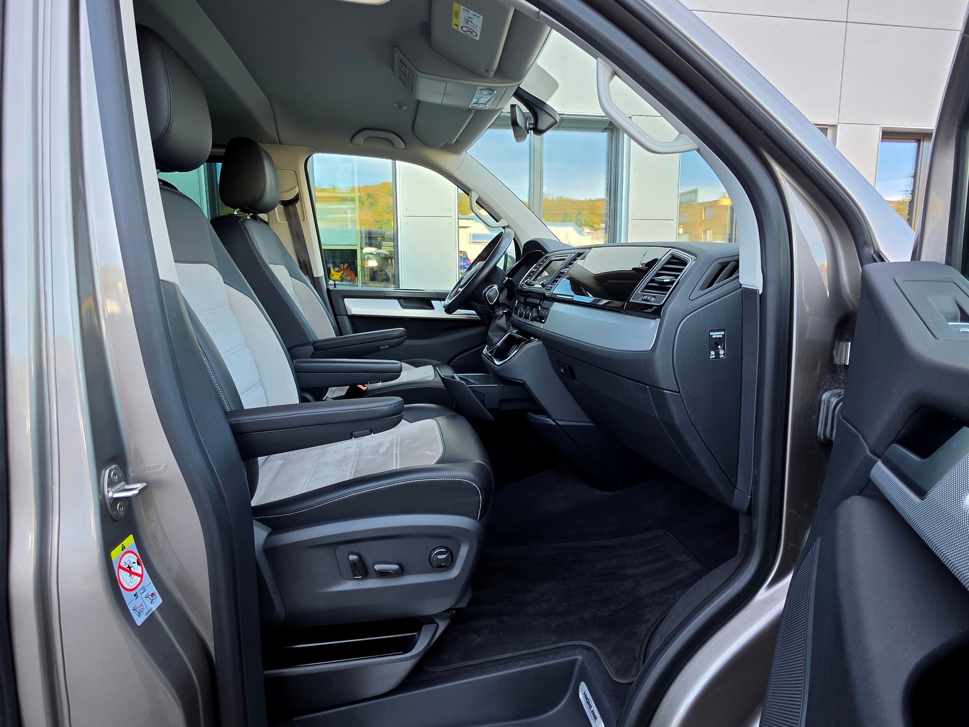 VW T6 Multivan 2.0 Bi-TDI Highline DSG (CH)-image-3