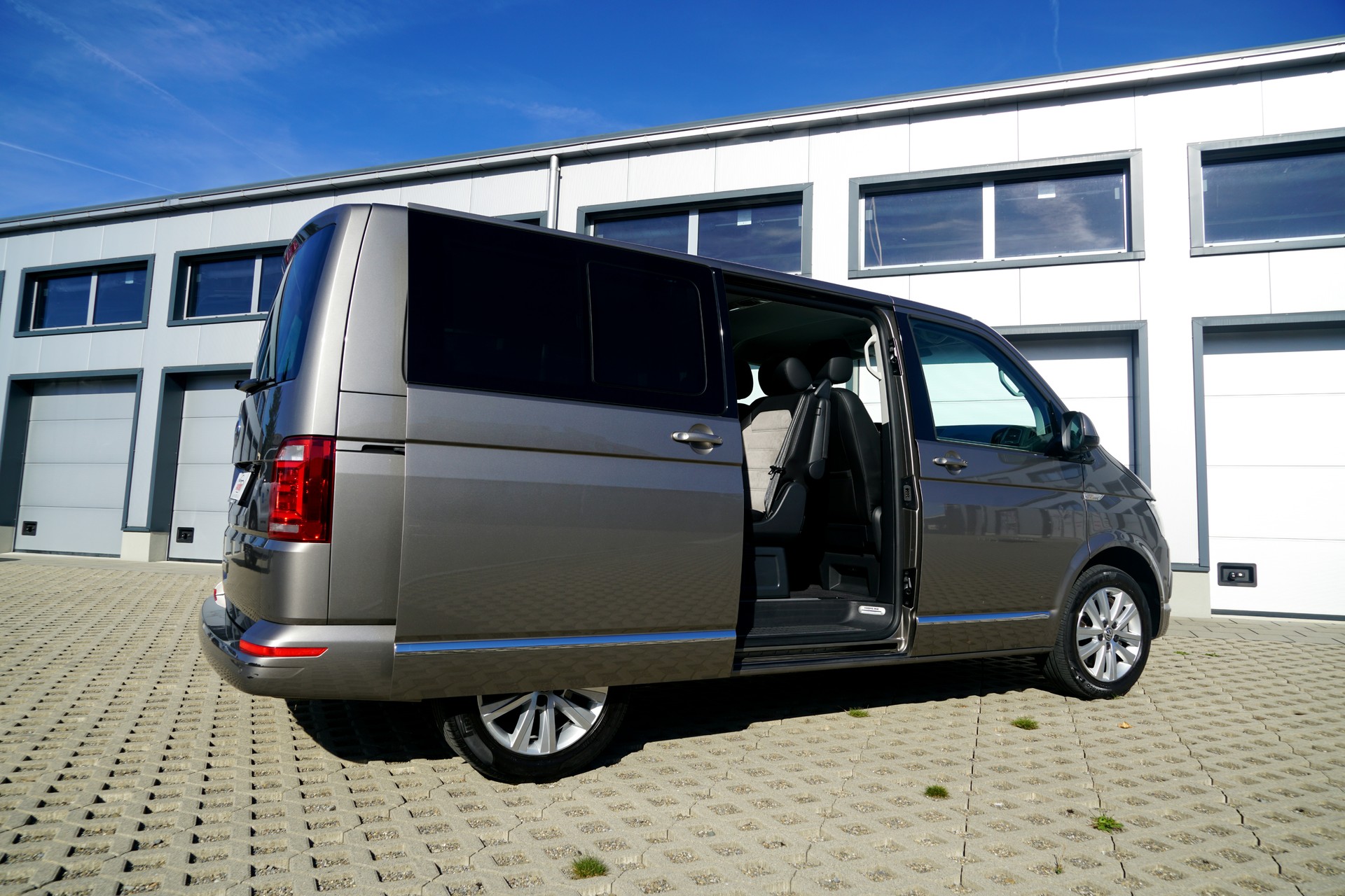 VW T6 Multivan 2.0 Bi-TDI Highline DSG (CH)-image-2