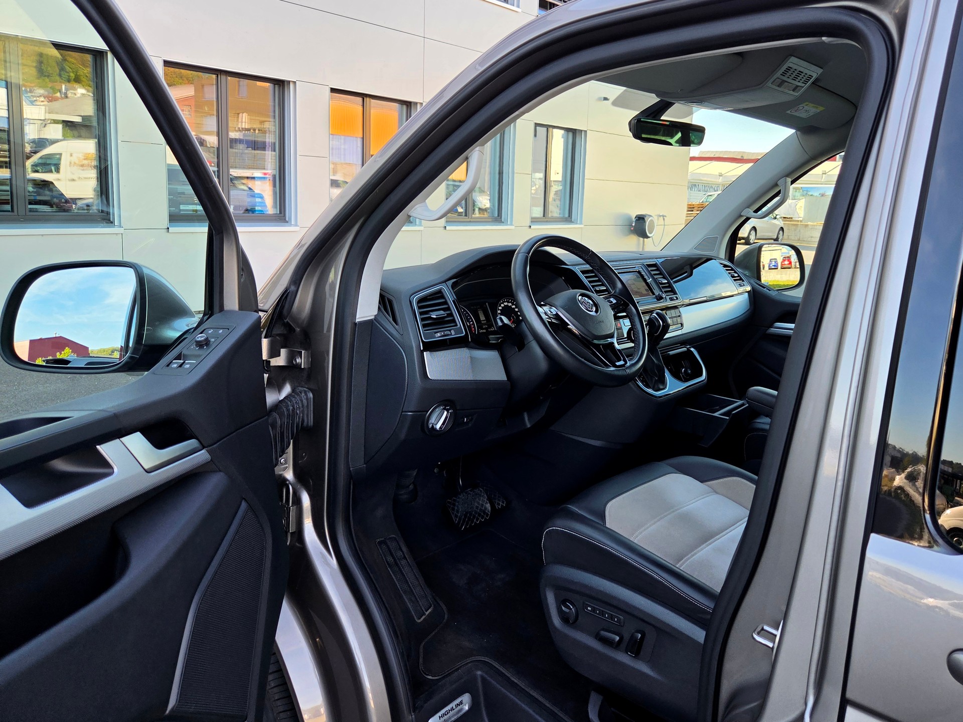VW T6 Multivan 2.0 Bi-TDI Highline DSG (CH)-image-12
