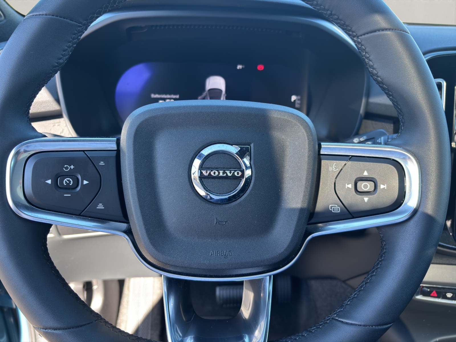 VOLVO C40 P6 Recharge Plus-image-3