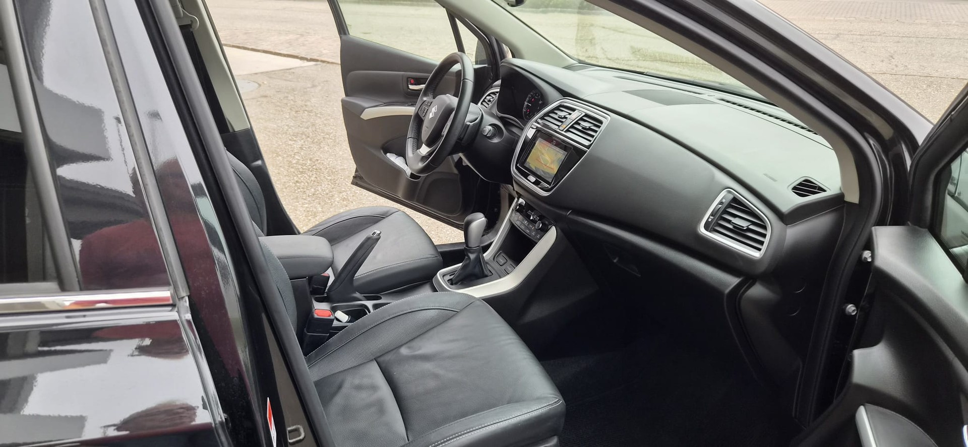 SUZUKI SX4 S-Cross 1.4 16V Compact Top Hybrid 4WD Automatic-image-7