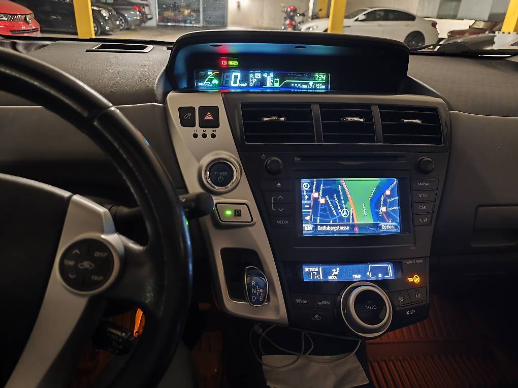 TOYOTA Prius+ 1.8 VVT-i HSD Luna-image-4