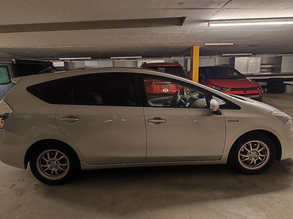TOYOTA Prius+ 1.8 VVT-i HSD Luna-image-3