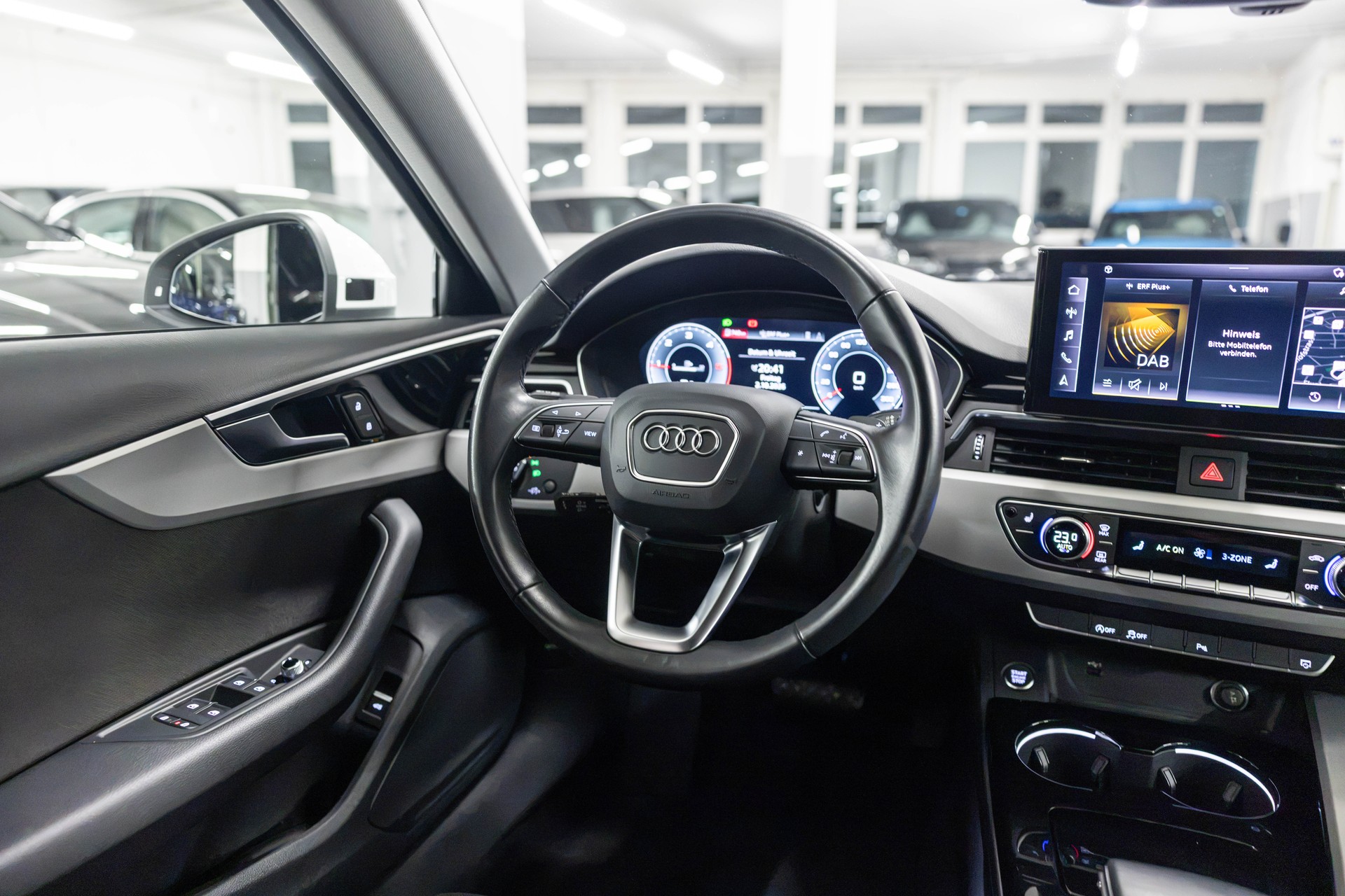 AUDI A4 Avant 35 TDI advanced S-tronic *CH-FHZ MIT GRATISSERVICE*-image-22