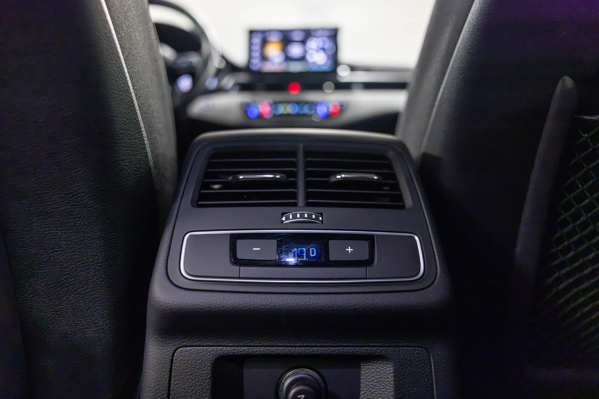 AUDI A4 Avant 35 TDI advanced S-tronic *CH-FHZ MIT GRATISSERVICE*-image-30