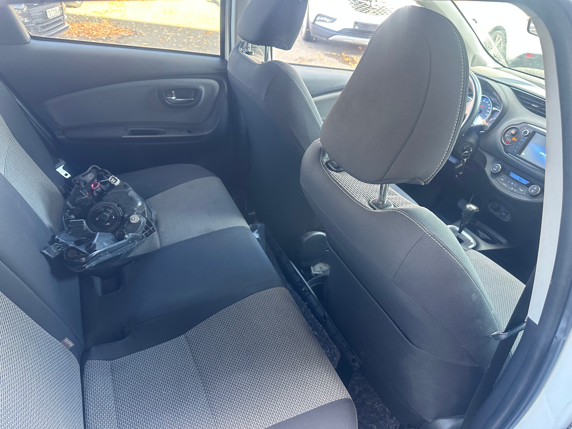 TOYOTA Yaris 1.5 VVT-i Hybrid Luna e-CVT-image-6