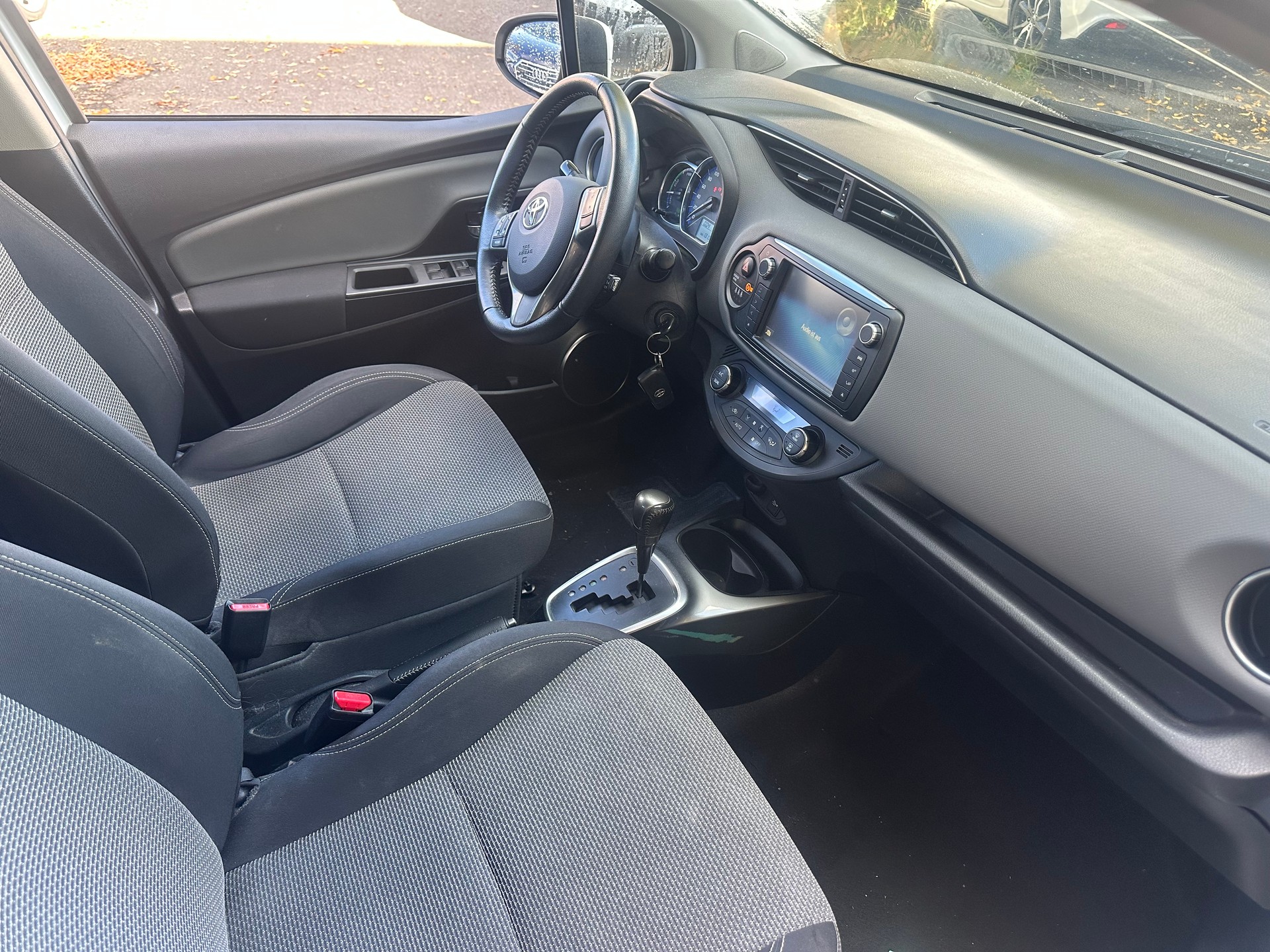 TOYOTA Yaris 1.5 VVT-i Hybrid Luna e-CVT-image-5