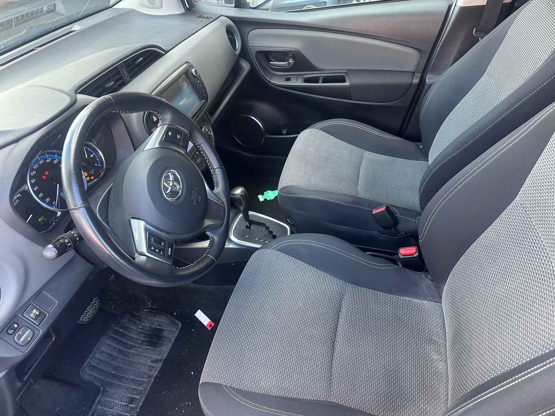 TOYOTA Yaris 1.5 VVT-i Hybrid Luna e-CVT-image-8