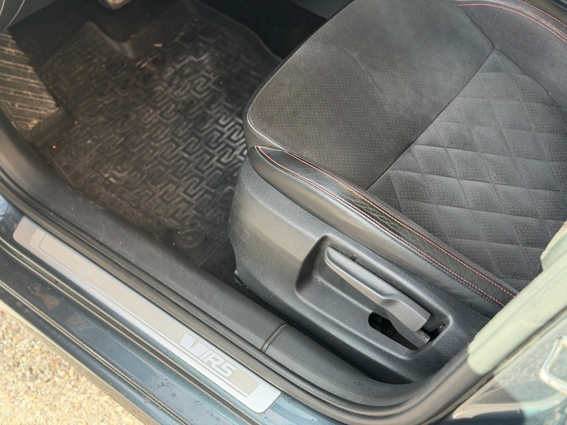 SKODA Octavia Combi 2.0 TDI RS 4x4 DSG-image-18