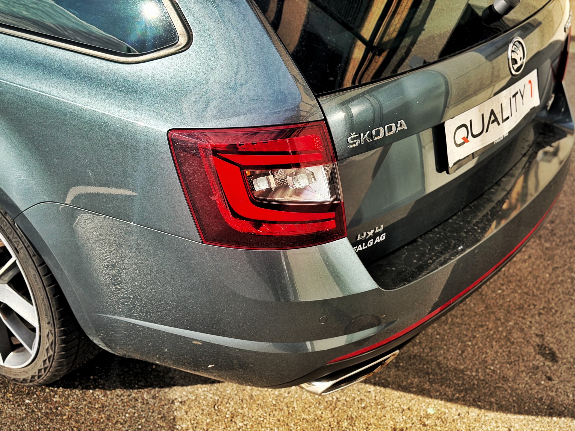 SKODA Octavia Combi 2.0 TDI RS 4x4 DSG-image-12