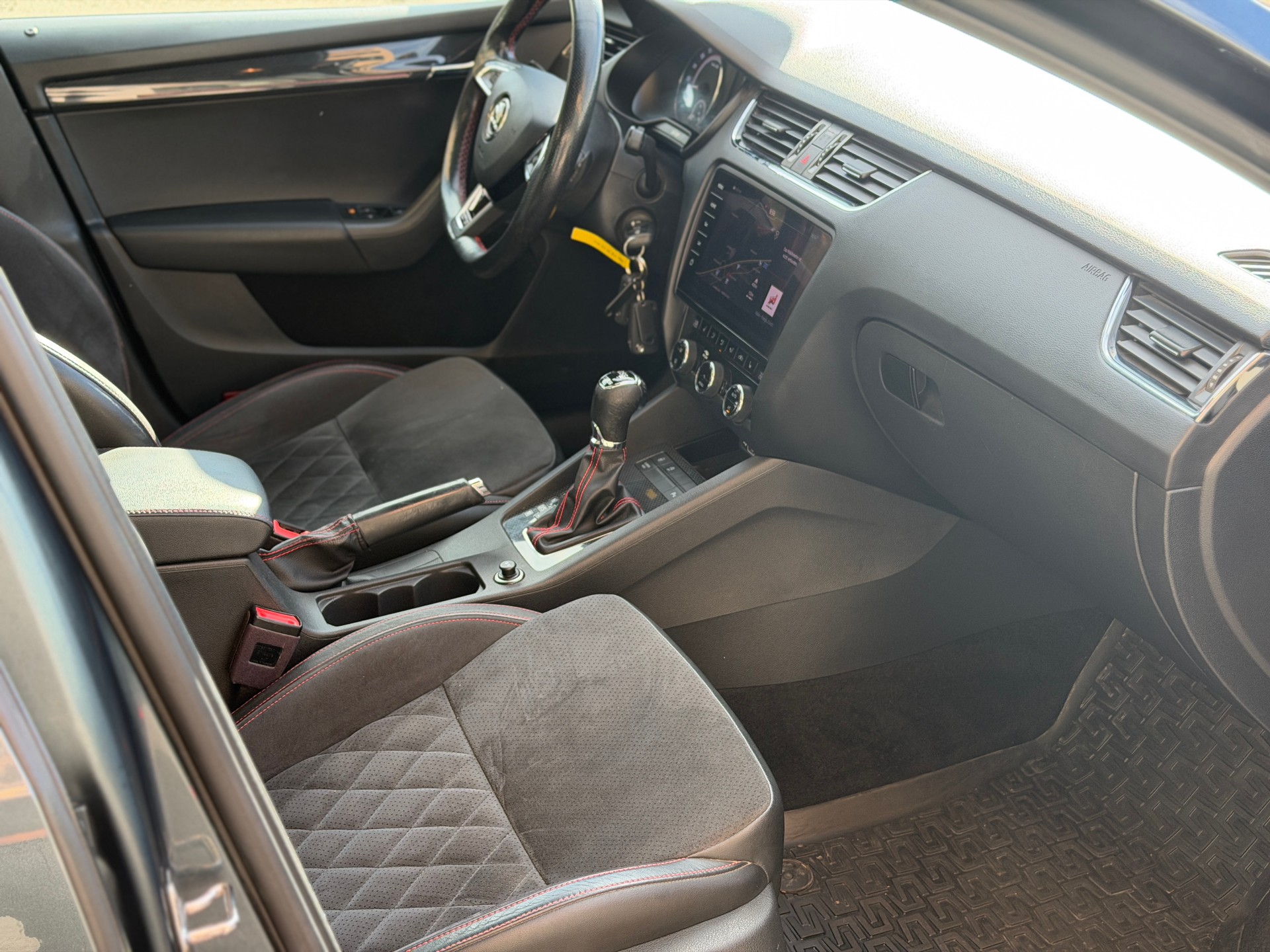 SKODA Octavia Combi 2.0 TDI RS 4x4 DSG-image-22