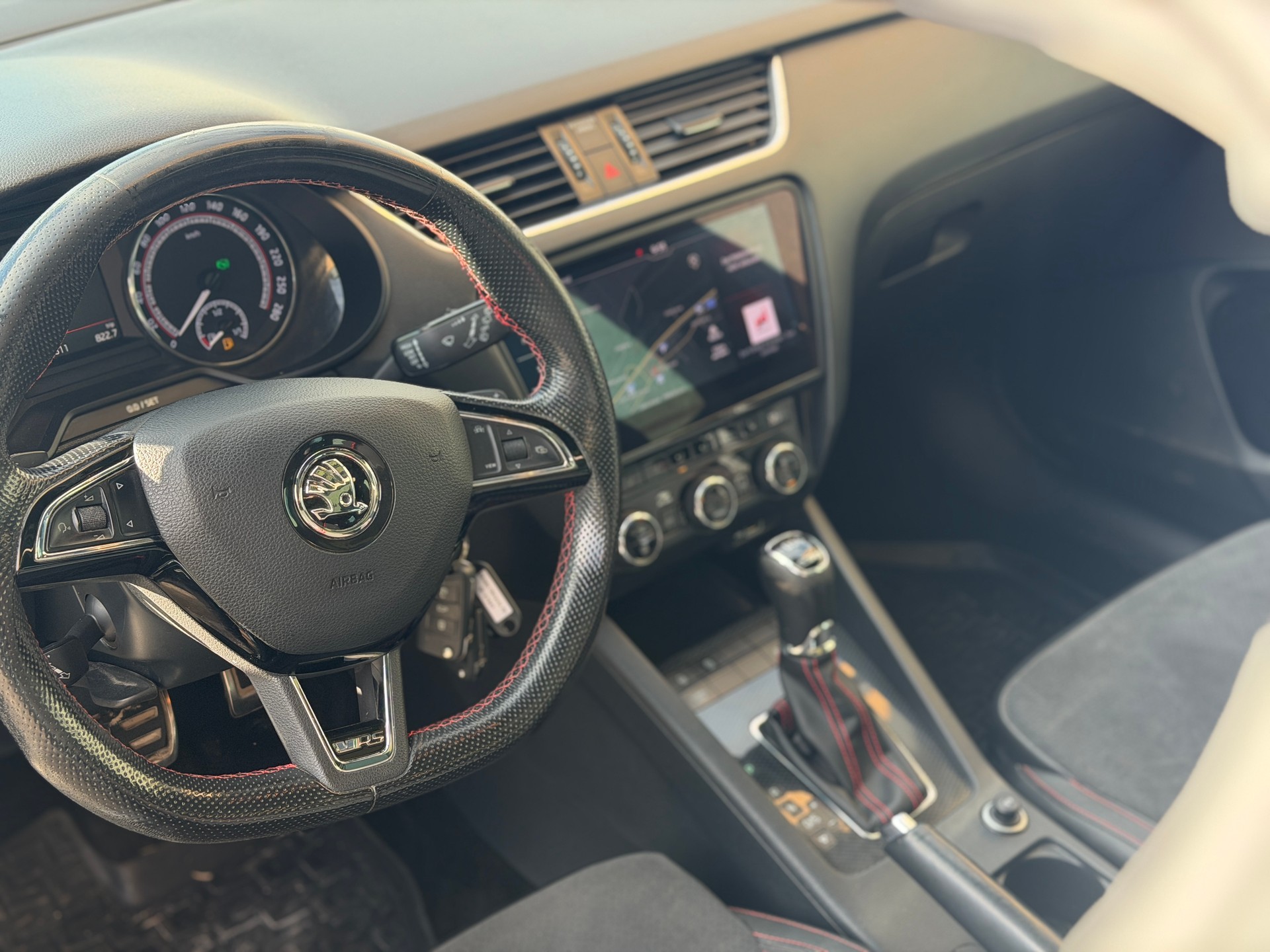 SKODA Octavia Combi 2.0 TDI RS 4x4 DSG-image-13