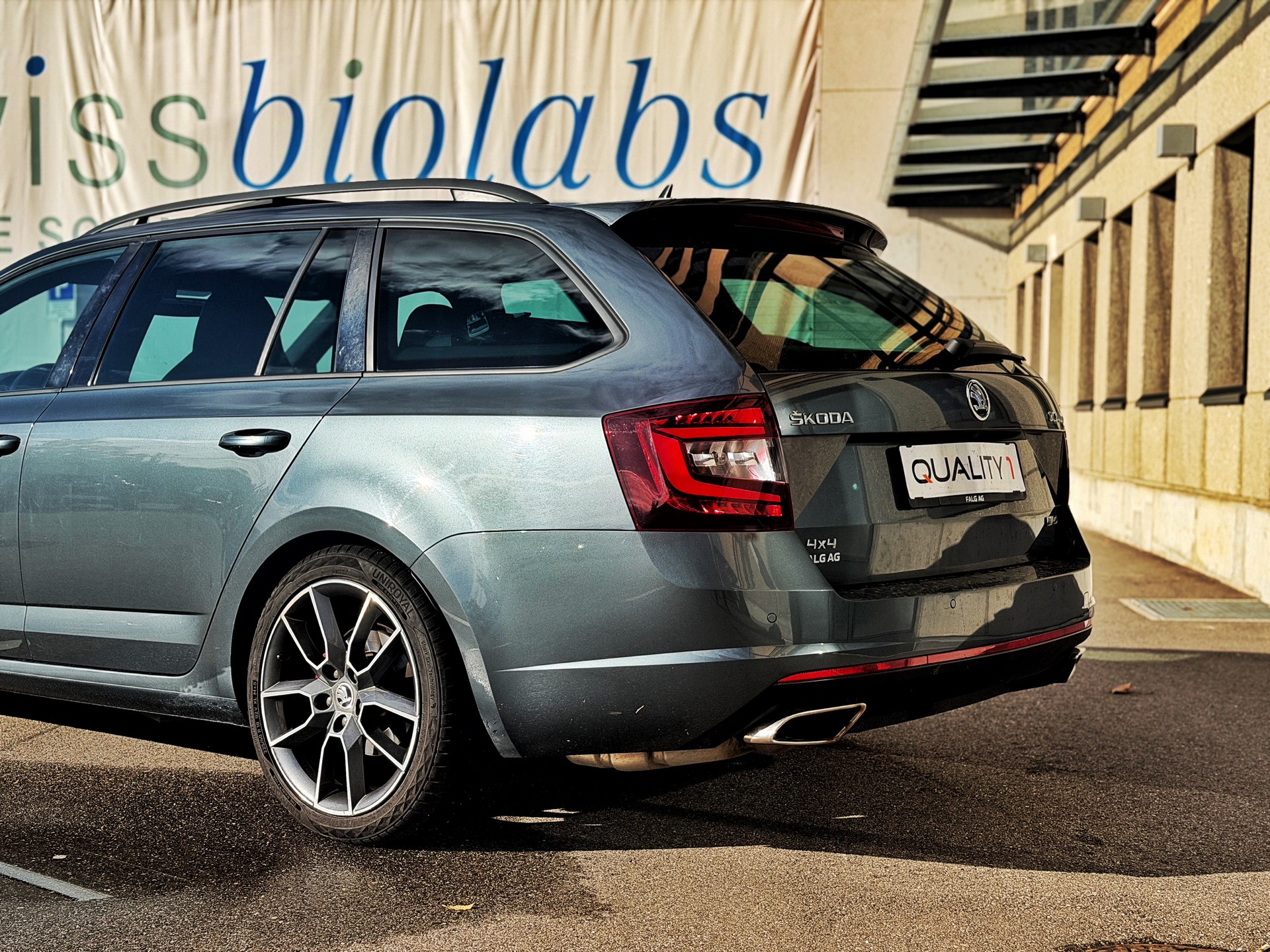 SKODA Octavia Combi 2.0 TDI RS 4x4 DSG-image-11