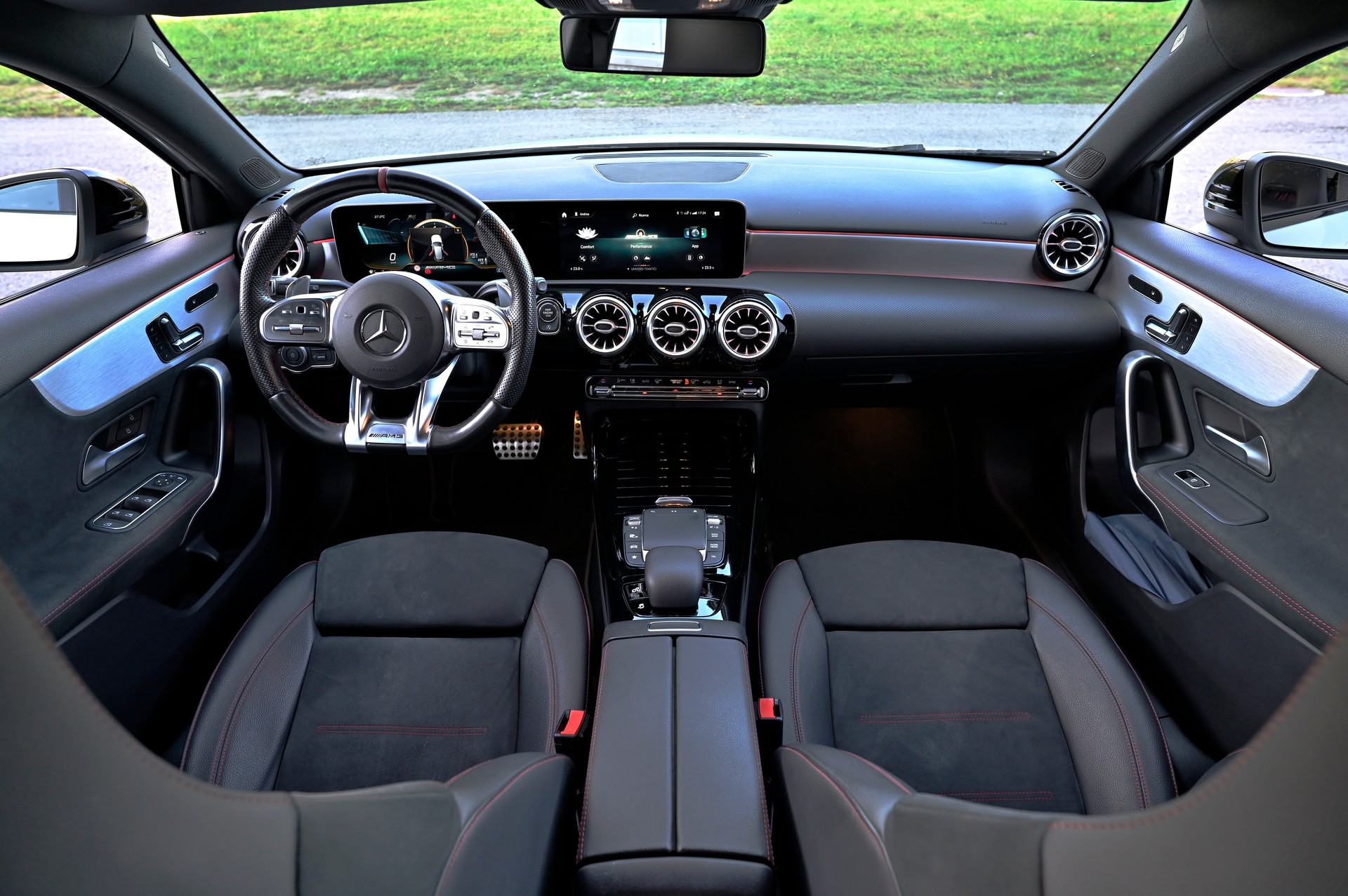 MERCEDES-BENZ A 35 AMG 4matic-image-9