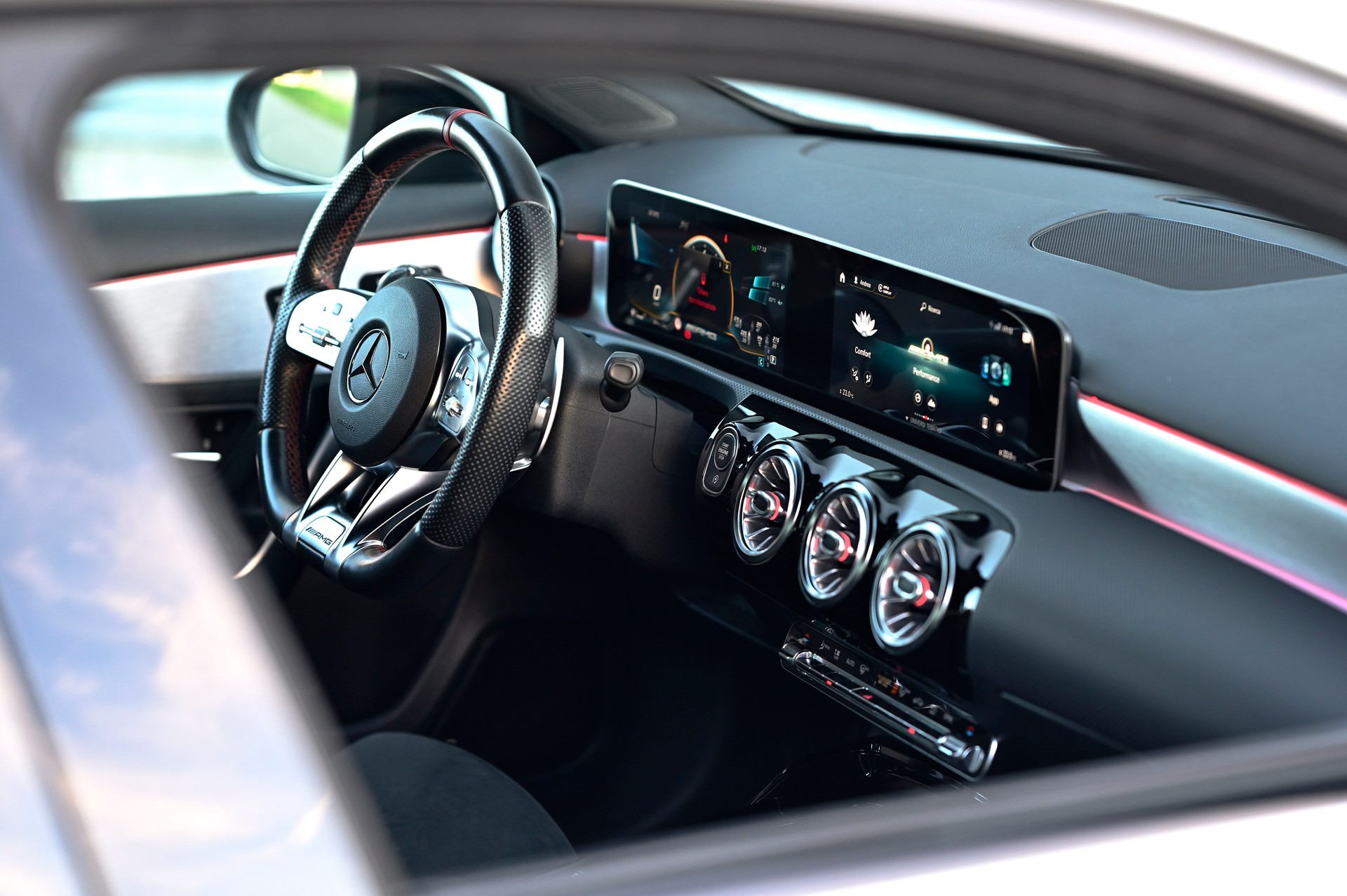 MERCEDES-BENZ A 35 AMG 4matic-image-12