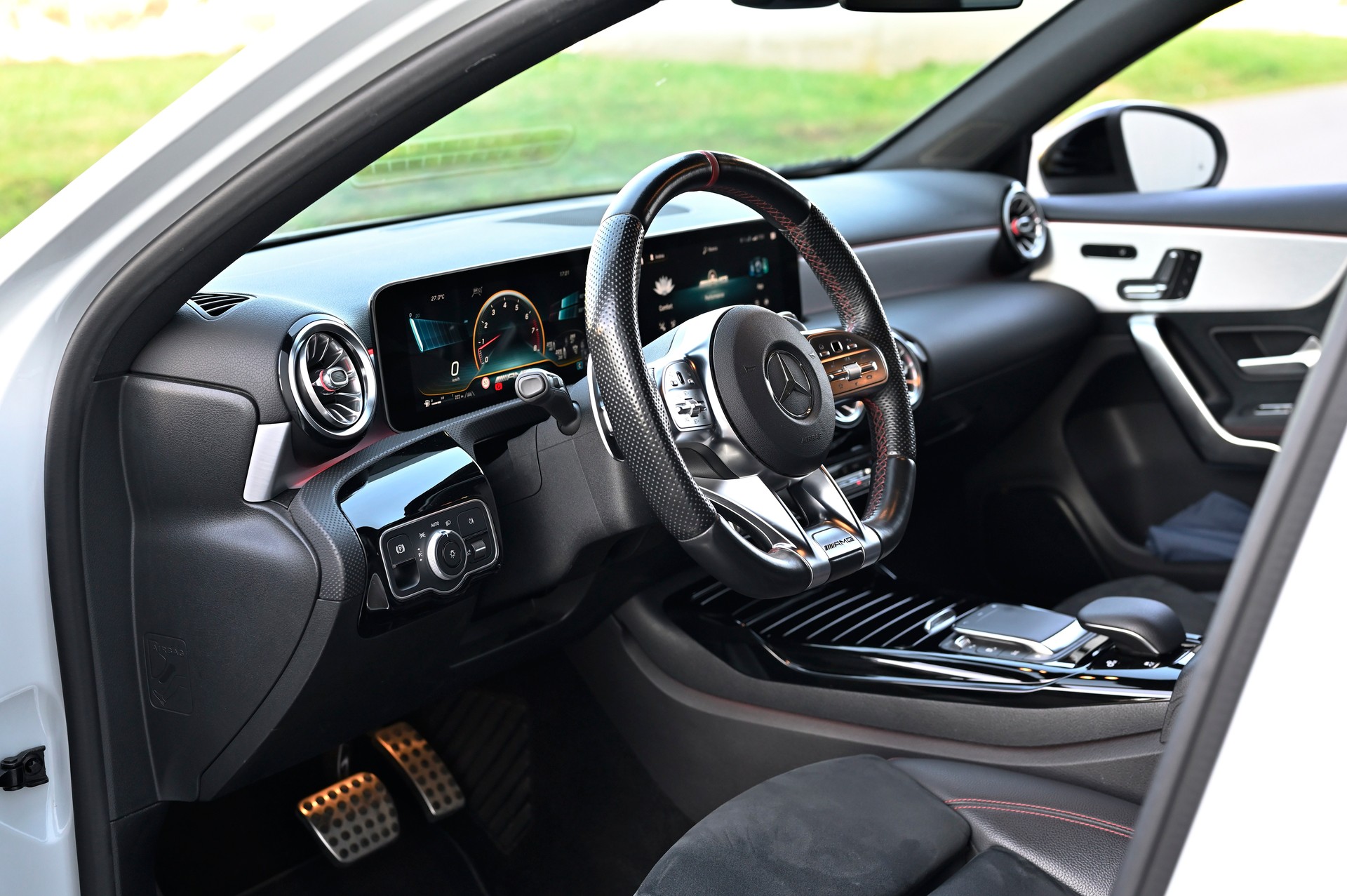 MERCEDES-BENZ A 35 AMG 4matic-image-10