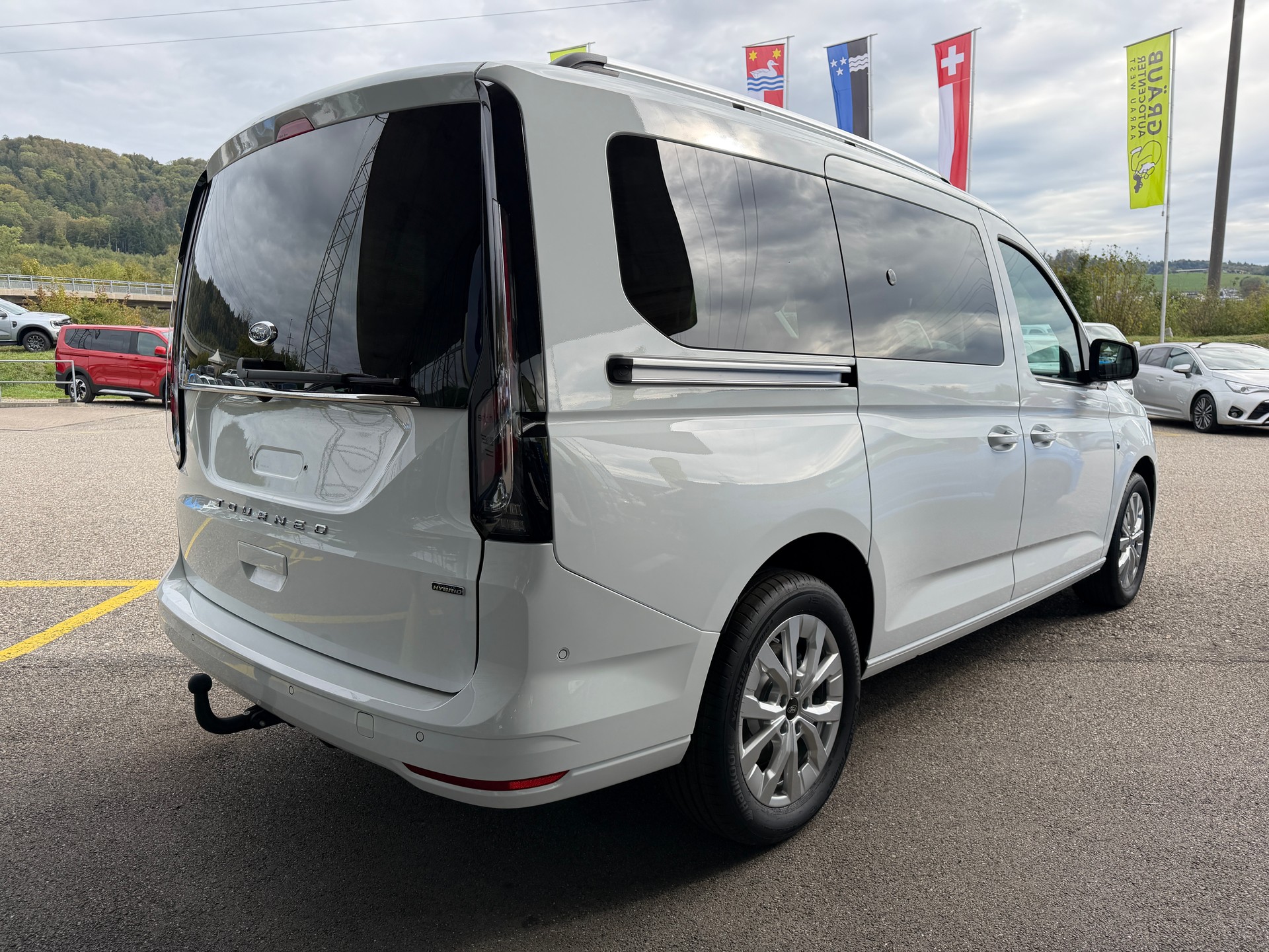 FORD Grand Tourneo Connect 1.5 PHEV Titanium Automat-image-5