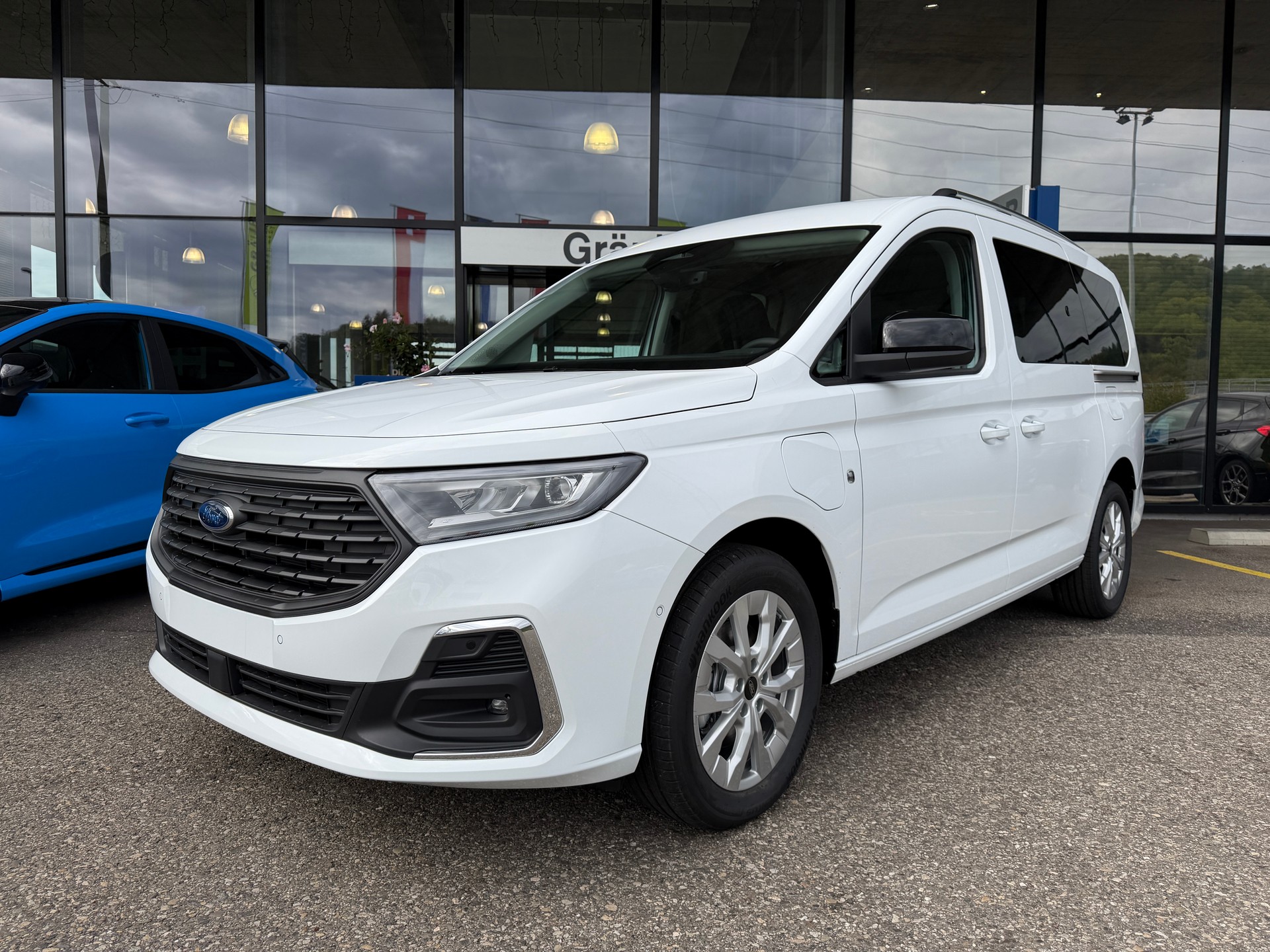 FORD Grand Tourneo Connect 1.5 PHEV Titanium Automat-image-0
