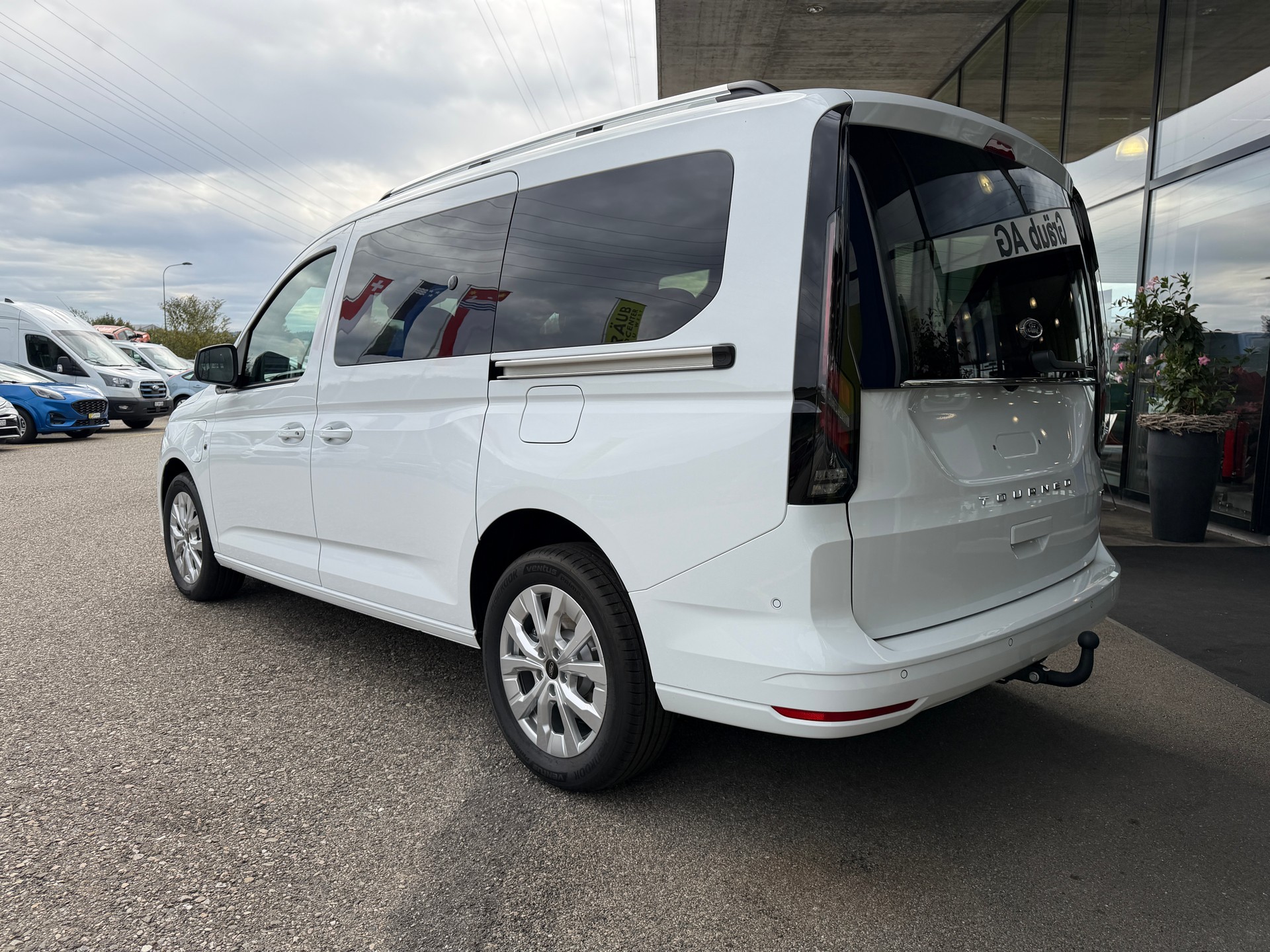 FORD Grand Tourneo Connect 1.5 PHEV Titanium Automat-image-4