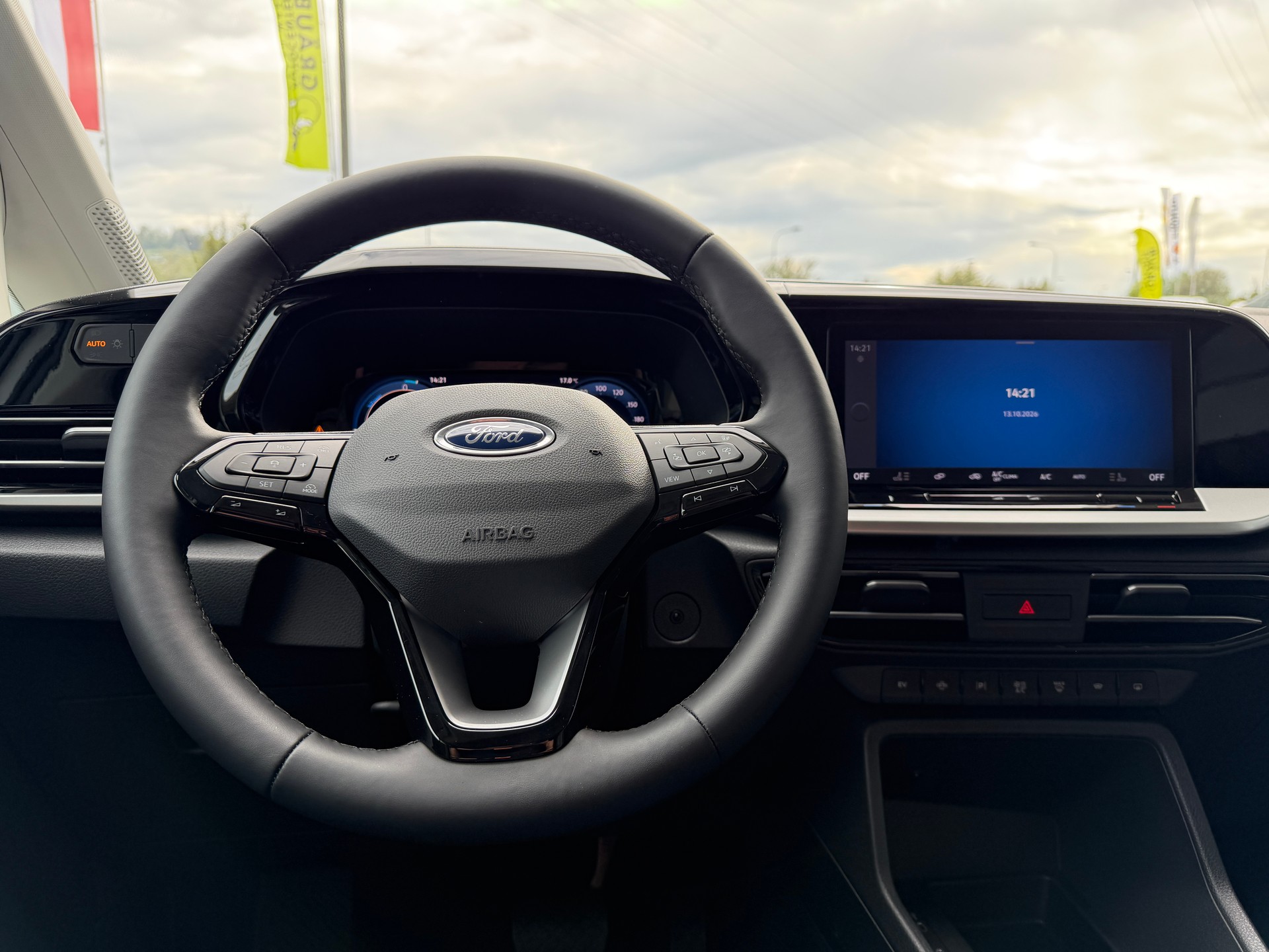 FORD Grand Tourneo Connect 1.5 PHEV Titanium Automat-image-9
