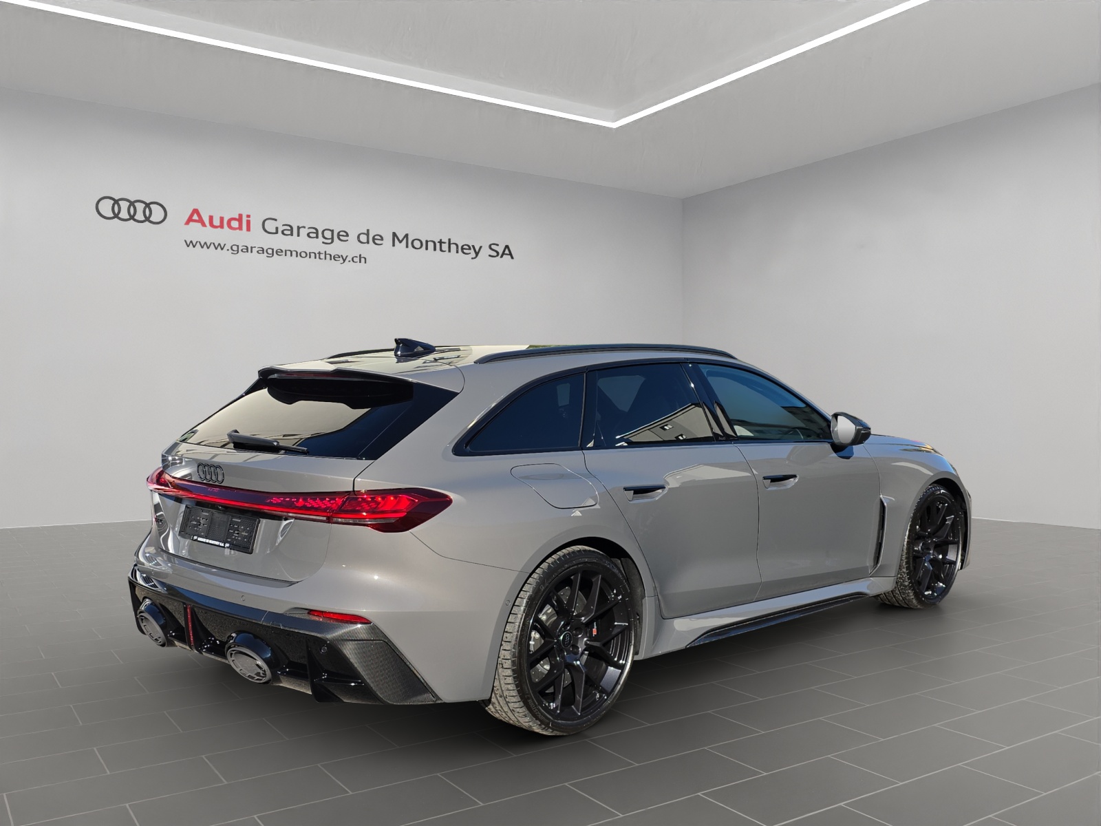 AUDI RS 5 Avant TFSI 470 kW Tiptronic quattro-image-3