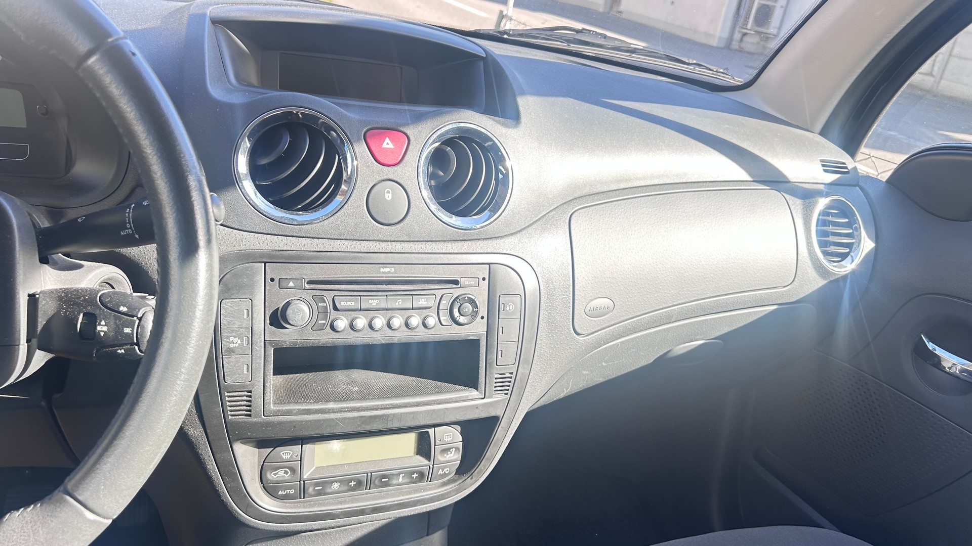 CITROEN C3 1.6i 16V Exclusive-image-8