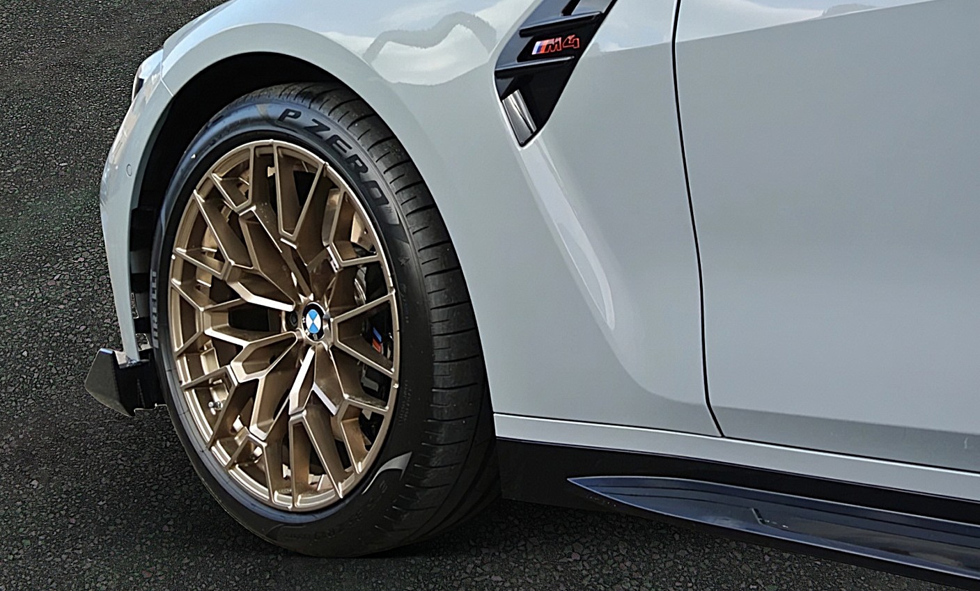 BMW M4 CS Coupé-image-2