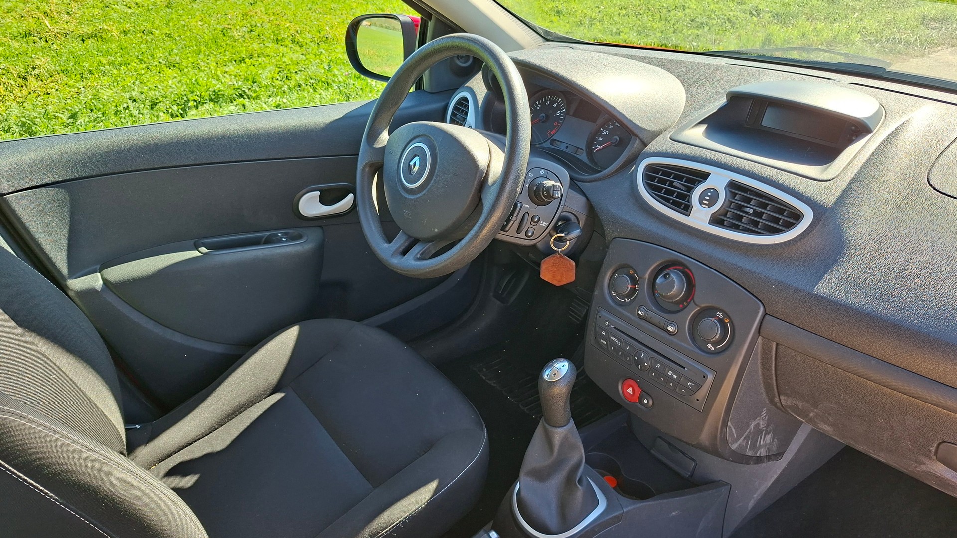 RENAULT 1.2 16V 75 Yahoo-image-3